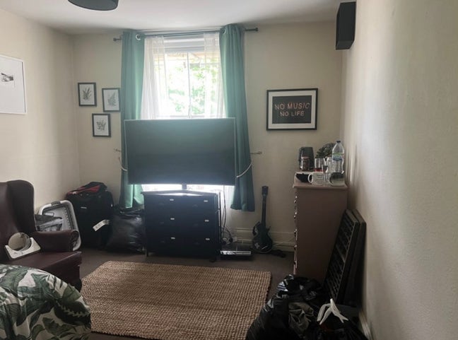 Double room to rent  Main Photo