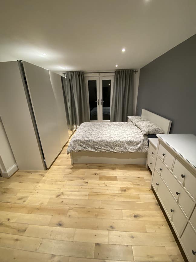 Huge sunny loft room with separate bathroom .  Main Photo