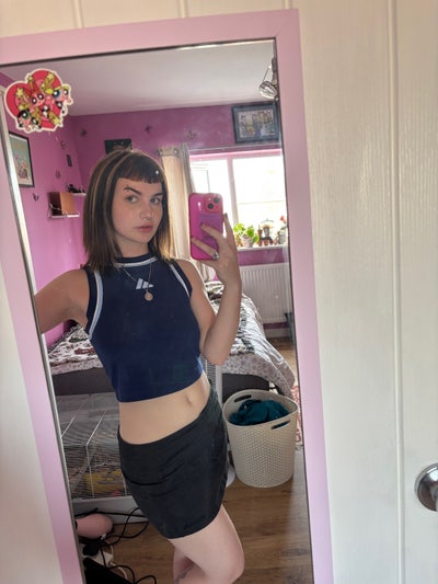 24 F looking for a double room Main Photo