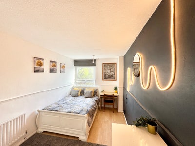 2 Large Dbl Rooms,  2 Baths Cleaner All Bills Inc Main Photo