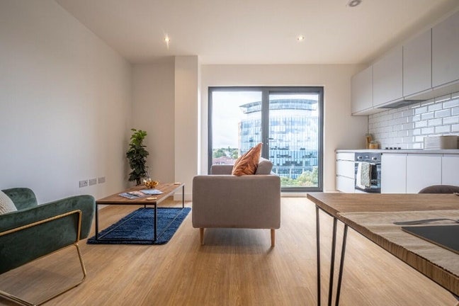 Double Bedroom in Modern Flat Main Photo