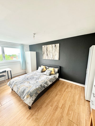 2 Doubles, Living 2 Baths Cleaner Wifi All Bills  Main Photo