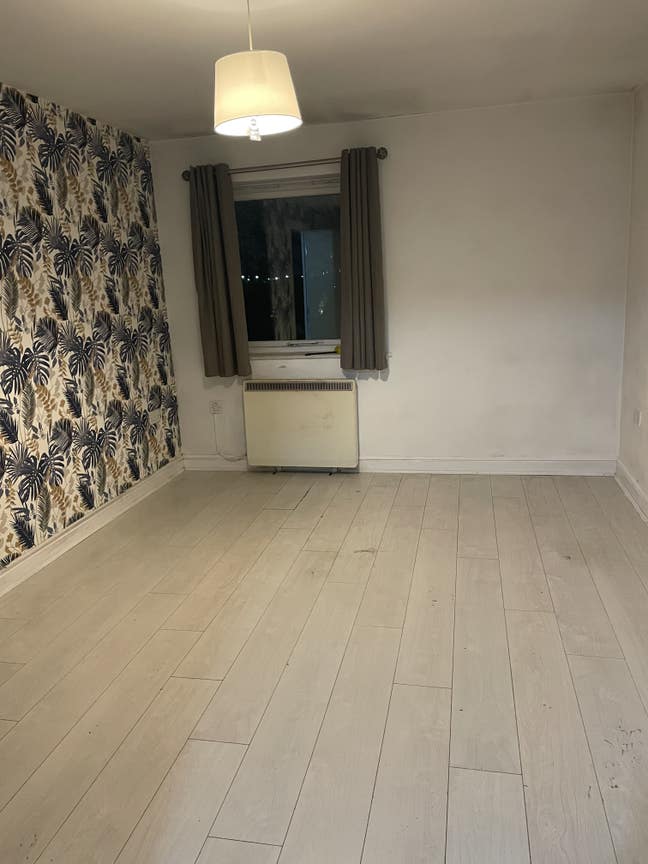 Specious Two Bedroom, Two Bathroom Top Floor Apart Main Photo