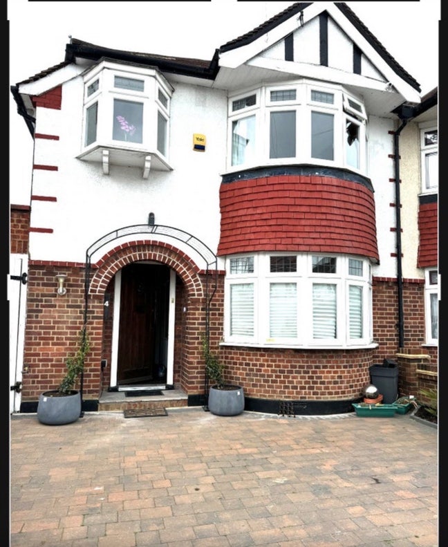 Clean 1 bed flat in a 1930s semi  Main Photo