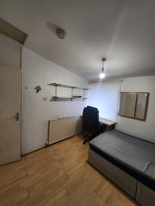 Double bed near College Lane, Hatfield Main Photo
