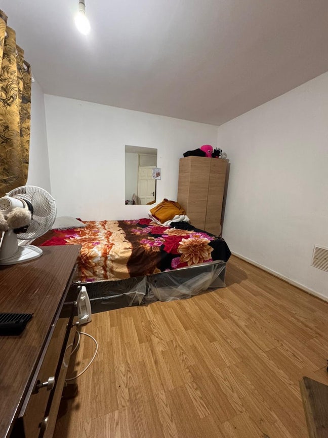 Double  room to rent in E15 3DS  Main Photo