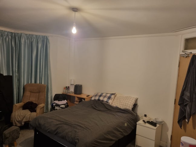 Double Room Available Main Photo