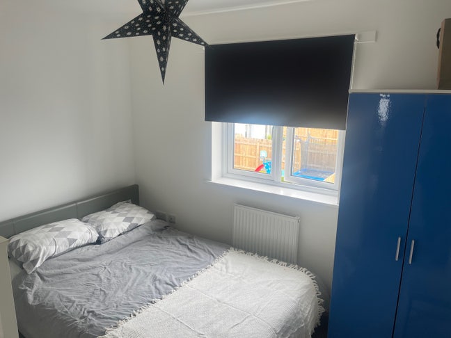 Room to rent in quiet family home Main Photo