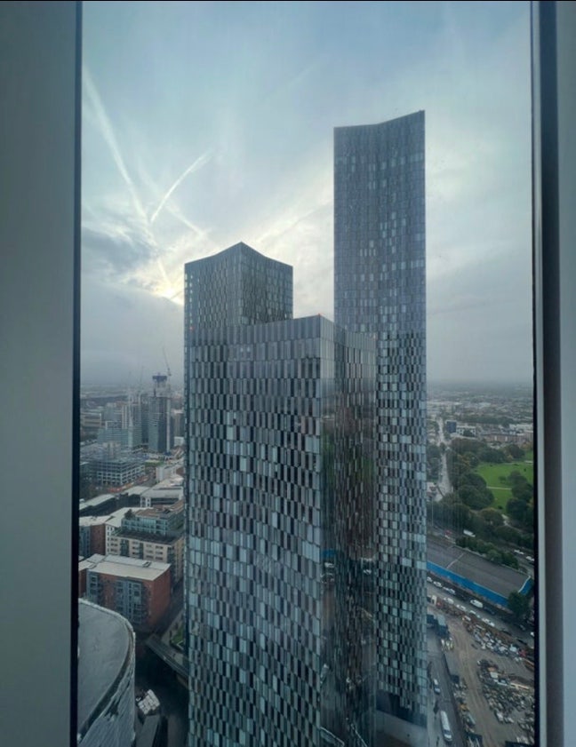 Bedroom for rent in High Floor West Tower DSQ Main Photo