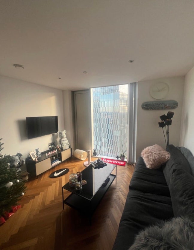 Bedroom for rent in High Floor West Tower DSQ Main Photo