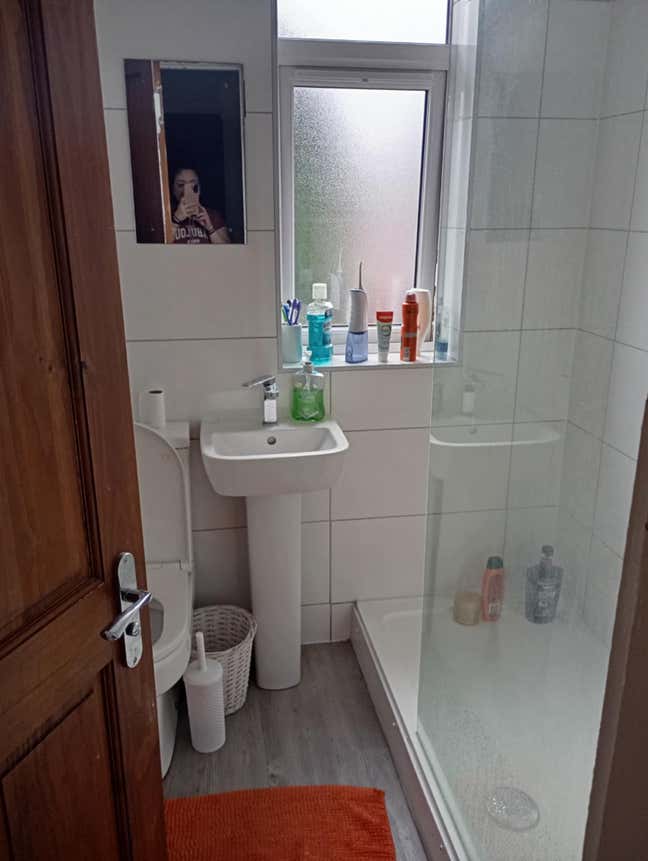 Room for rent Main Photo