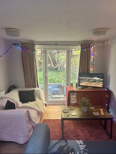 Room in Creative, Social 5-Bed House Main Photo