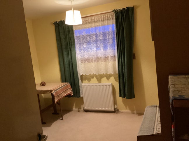 Good sized Double room for rent Main Photo