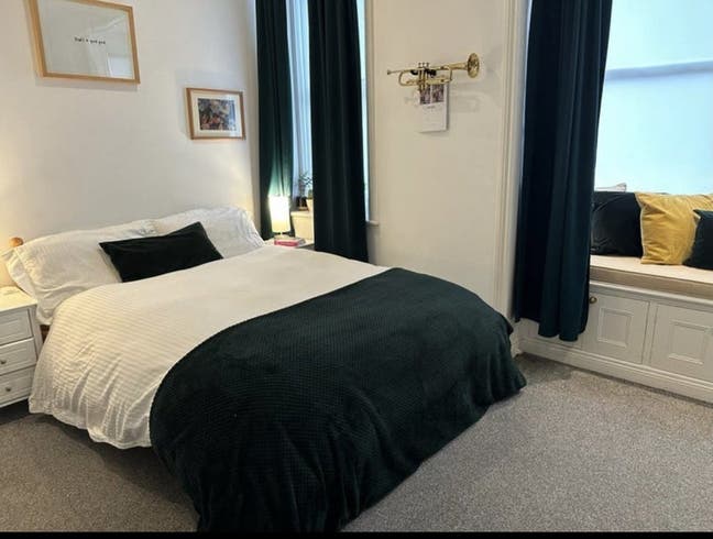 1 Large double bedroom close to Clapham common Main Photo