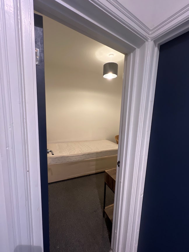 Small with indian family  Main Photo