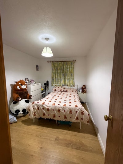 🏡 Stylish Double Room in Prime Chessington  Main Photo