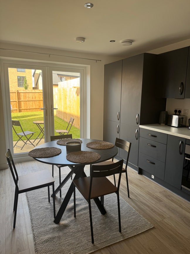 Master Bedroom to Rent – Modern, High-Spec Home Main Photo