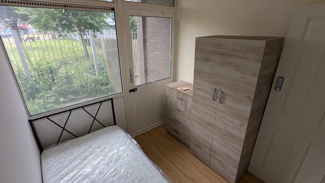 Single Room with Private Garden (Half Deposit 🔥) Main Photo