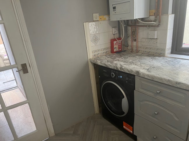 Excellent double available close to city  Main Photo