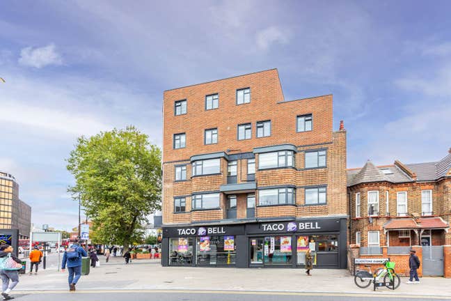 Modern 1 bedroom flat - Wood Green Main Photo