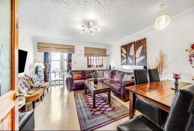 All Bills Inc | Whole 2-Bed House | 2 mins to Tube Main Photo