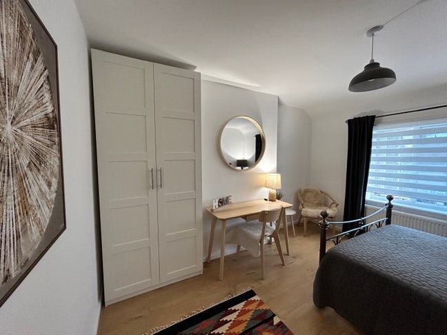 Double room to let in east acton 5 min from tube Main Photo