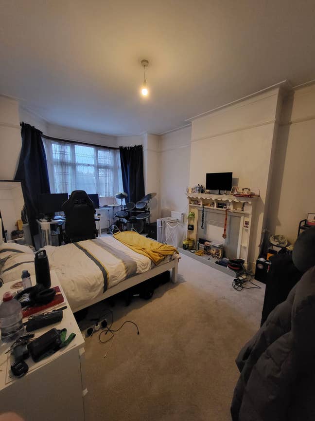 Large Double Bedroom Southgate Main Photo