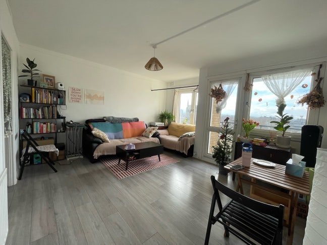 Bright & Cosy Double Room in Zone 1/2(Female Only) Main Photo