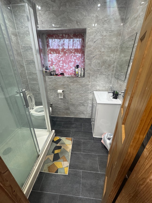 Two double bedrooms  Main Photo