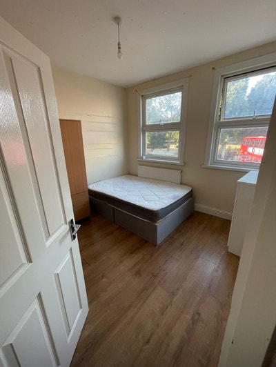 2 Bedroom Flat Available Now In East Ham  Main Photo