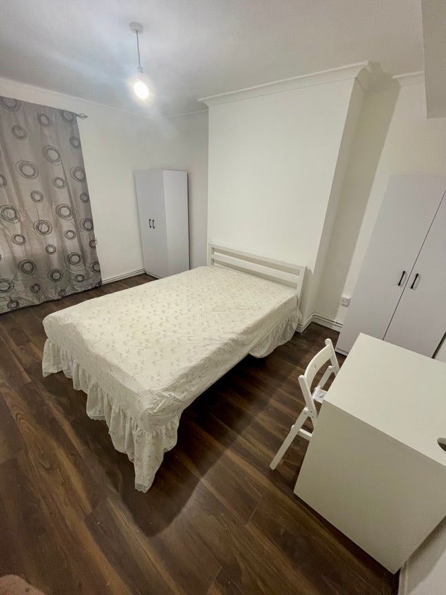 2 Massive Double Rooms+ Garden (Coupe Welcome)  Main Photo