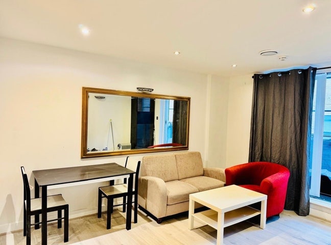 Single Bedroom Main Photo