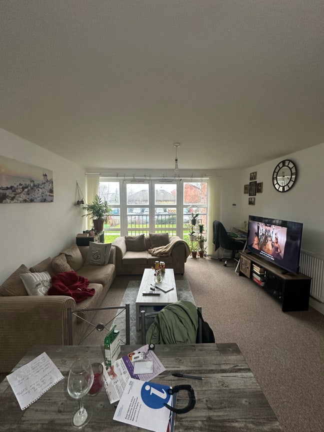 Spare Room to let Main Photo