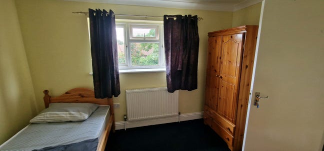 Single Room to Rent in a Family House Main Photo