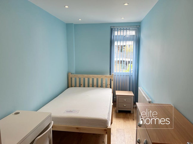 Room to rent in 5 bedroom Maisonette in Hoxton, E2 Main Photo
