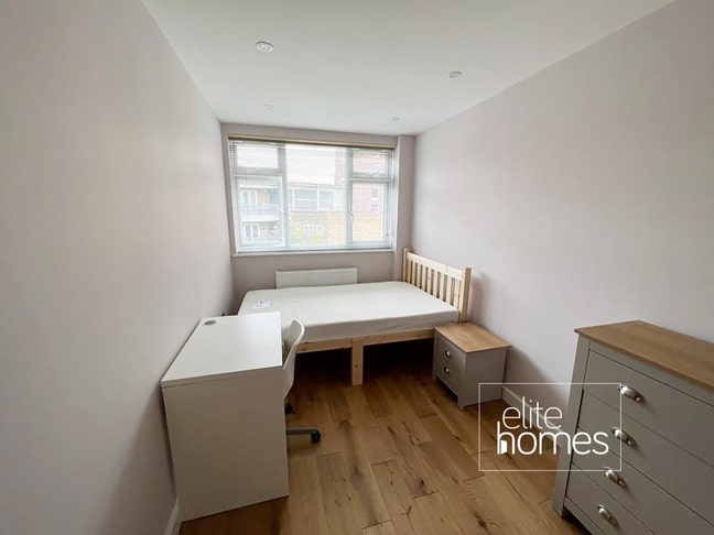 Room to rent in 5 bedroom Maisonette in Hoxton, E2 Main Photo
