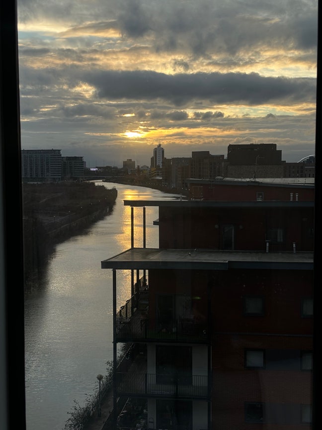 Cozy furnished 2 bed flat with en-suite Main Photo