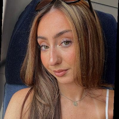 26 year old Female seeks a double room Main Photo