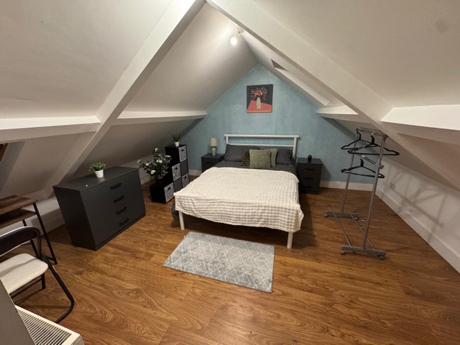 Double Room to Let Main Photo