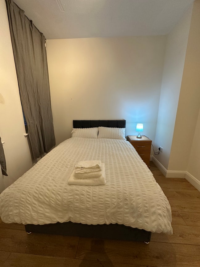 Morden Self Contained Studio Apartment in Hunslow  Main Photo