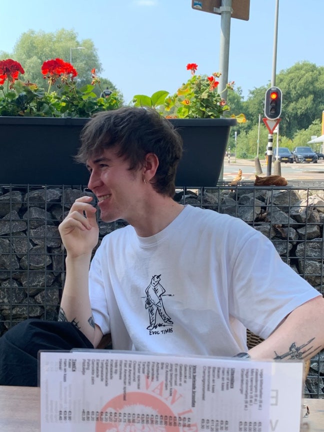 I’m a young outgoing person and just got a ... Main Photo