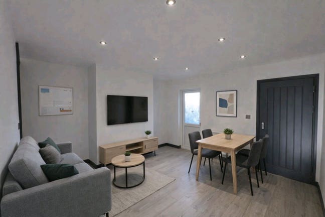 Spacious Rooms available in 3 bedroom house  Main Photo