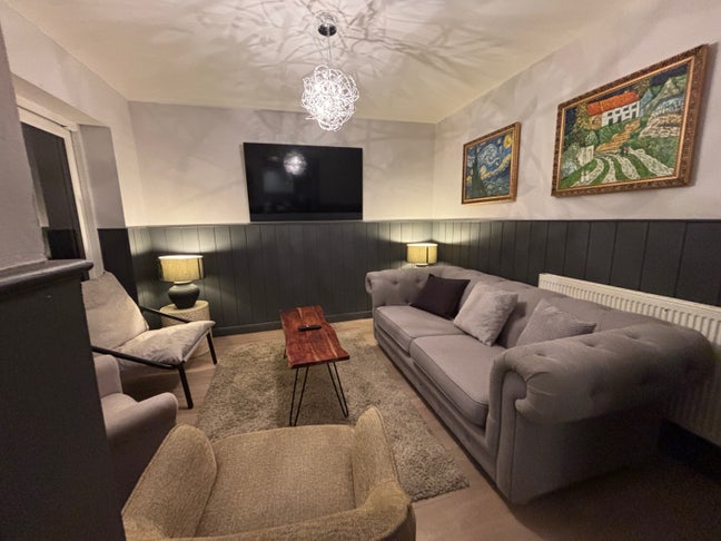 En-suite Room Available in Stunning Shared House Main Photo