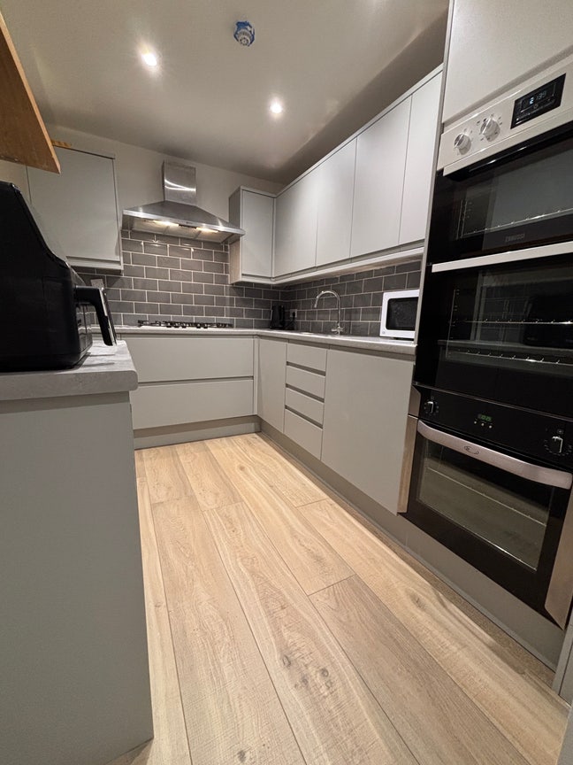 Double En-Suite Room in Stunning Shared House Main Photo