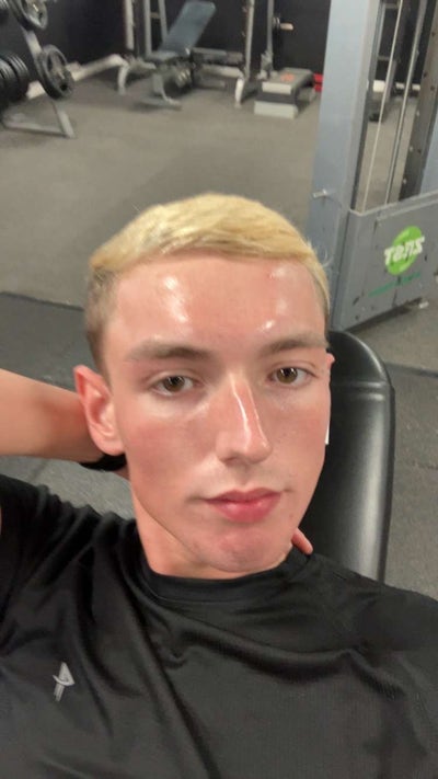 Professional Male seeks a single or double room Main Photo