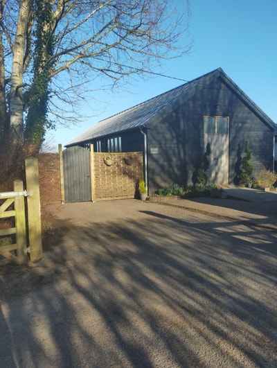 Large studio Room Main Photo