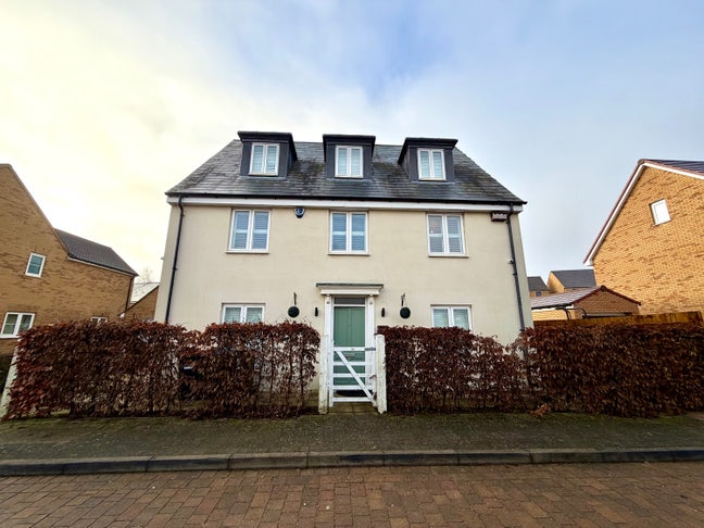 Great Area, Double Bedrooms in a Detached House Main Photo