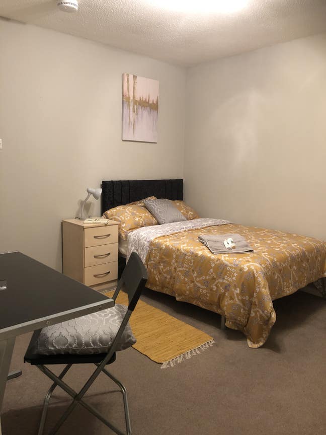 Comfortable Large Double Room in a Friendly House Main Photo