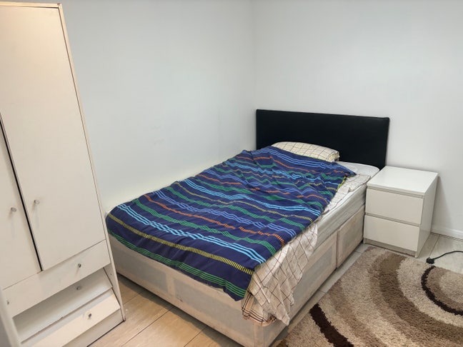 Single Room for rent Main Photo