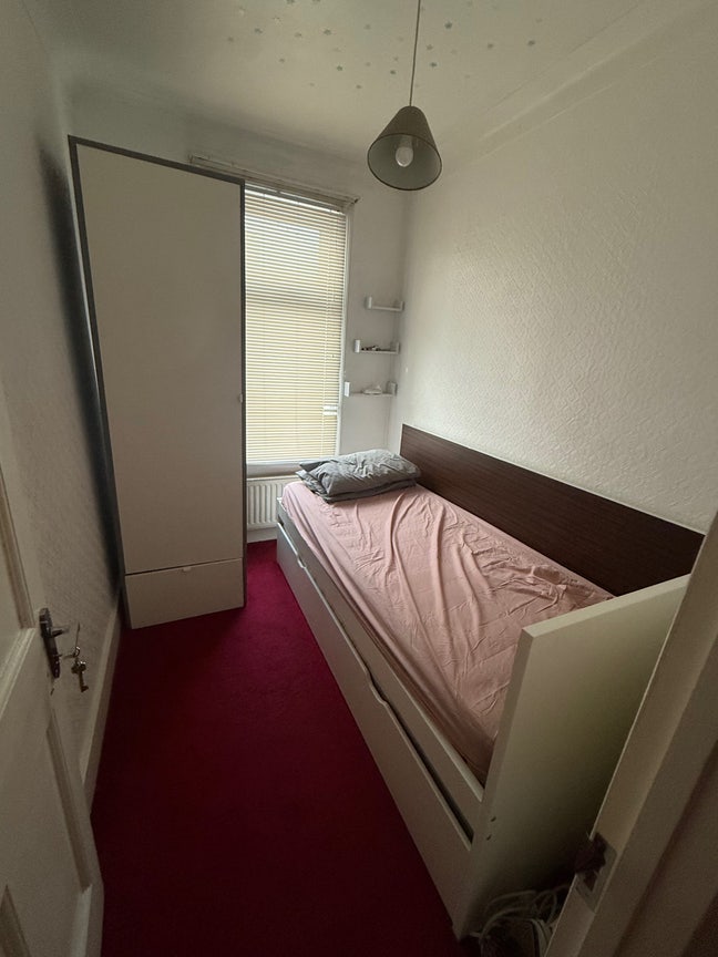 Small single room  Main Photo